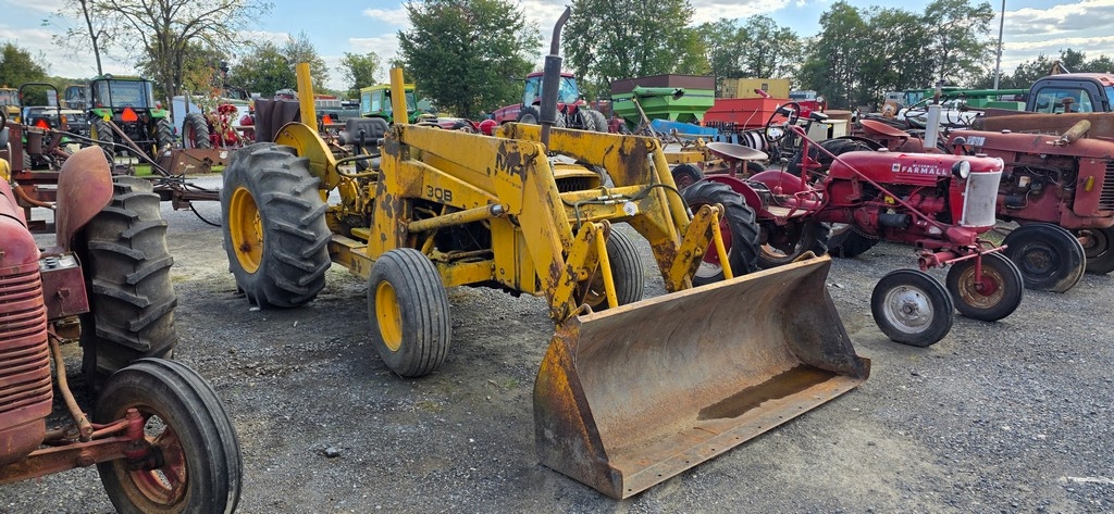 Massey Ferguson 30B Tractor w/Loader (NOT RUNNING) (A50775)