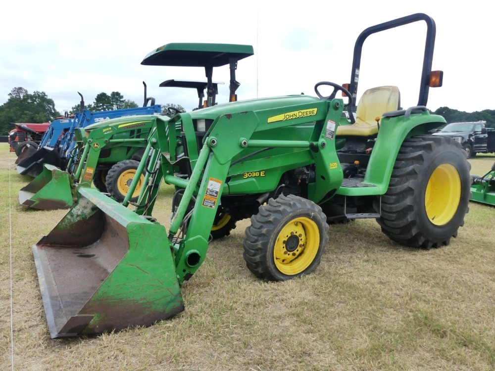 John Deere 3038E (A50123)