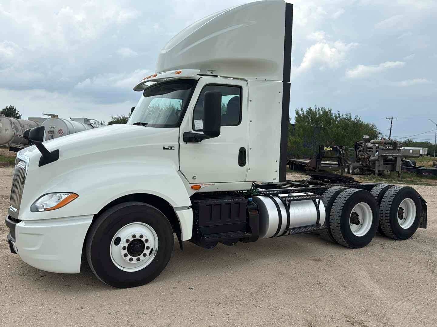 2020 INTERNATIONAL LT625 (A52472)