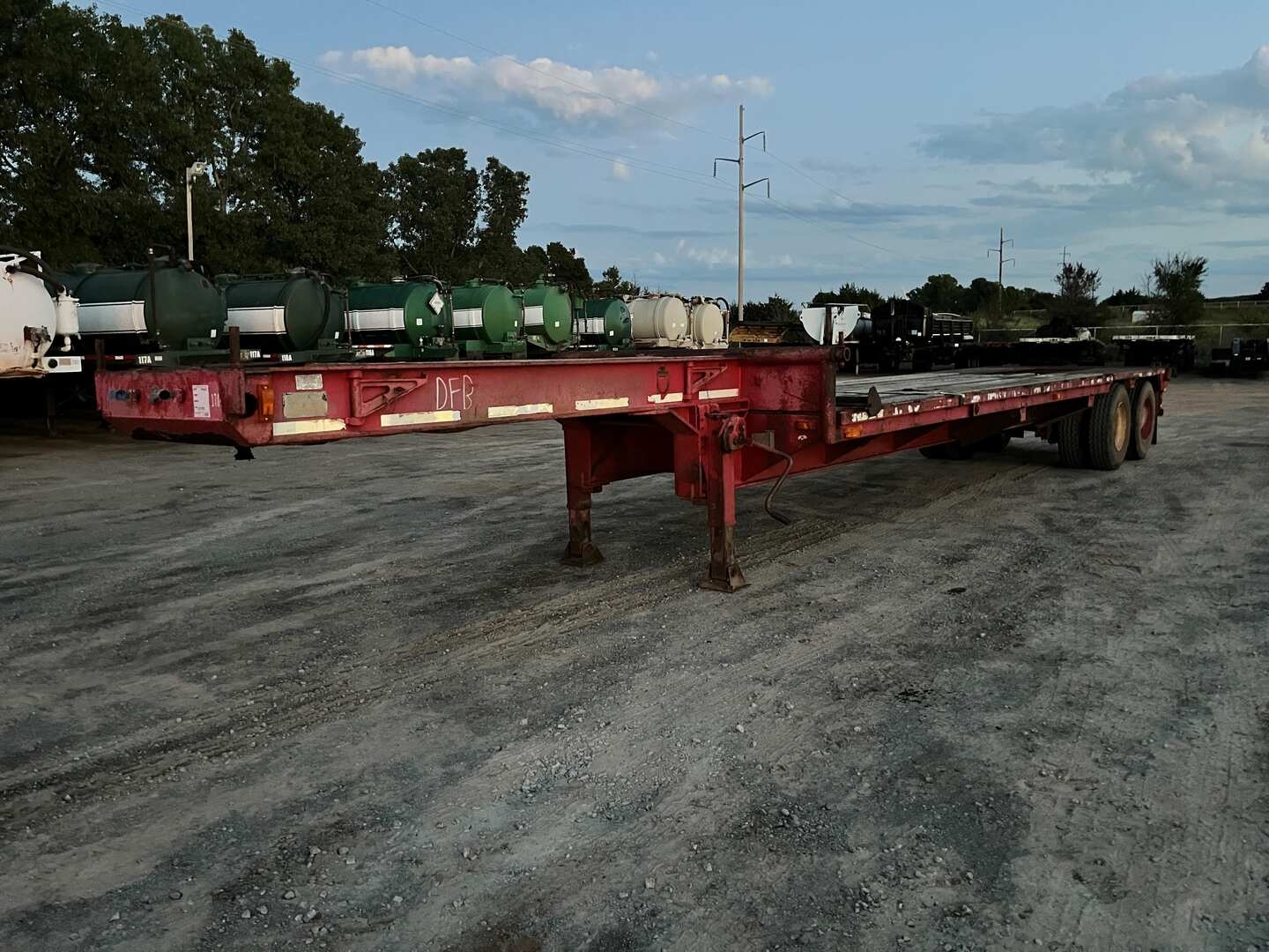 1981 AZTEC SKINNY NECK 31 FOOT FLATBED (A53843)