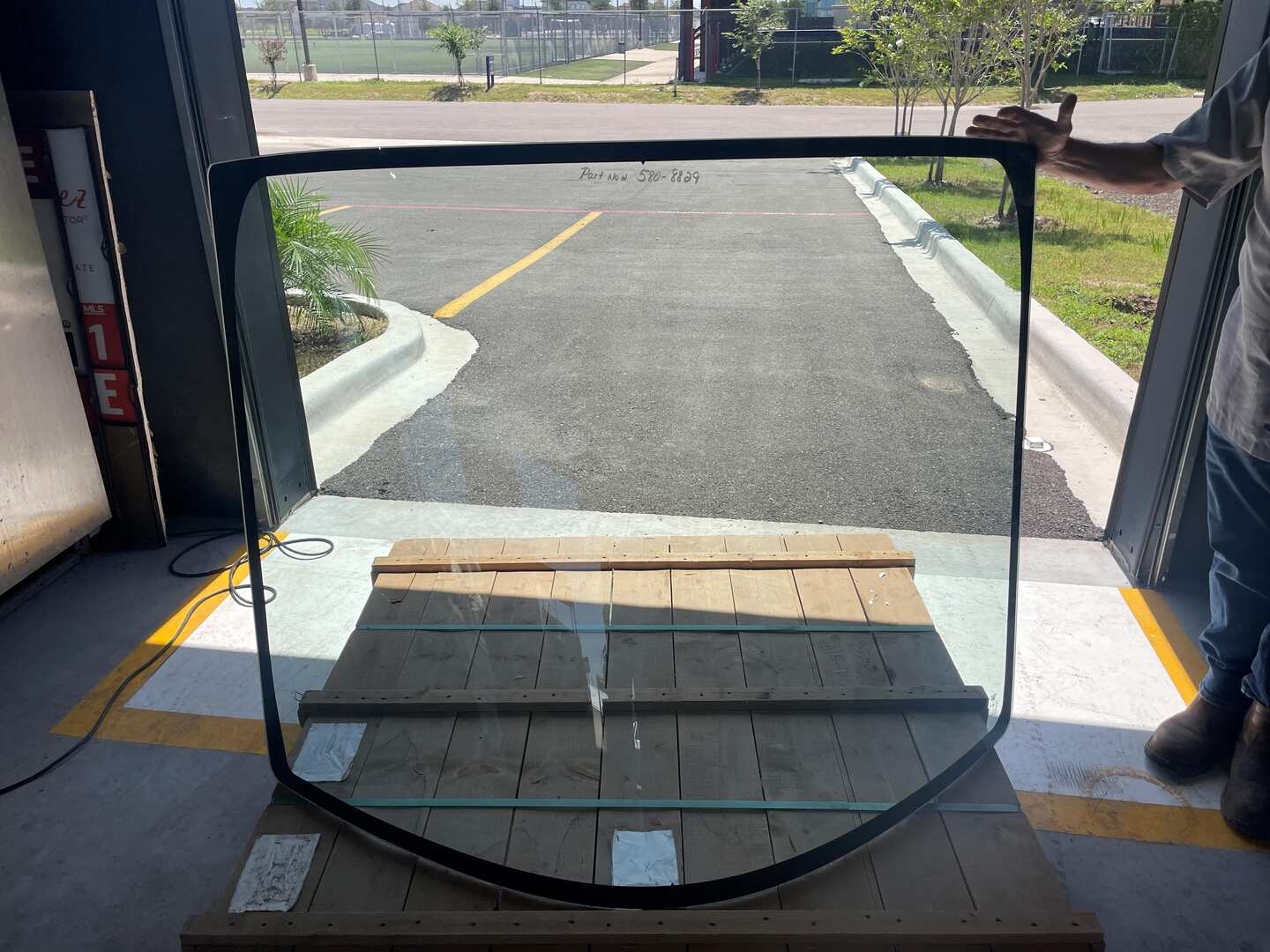 Caterpillar Front Glass (A50854)