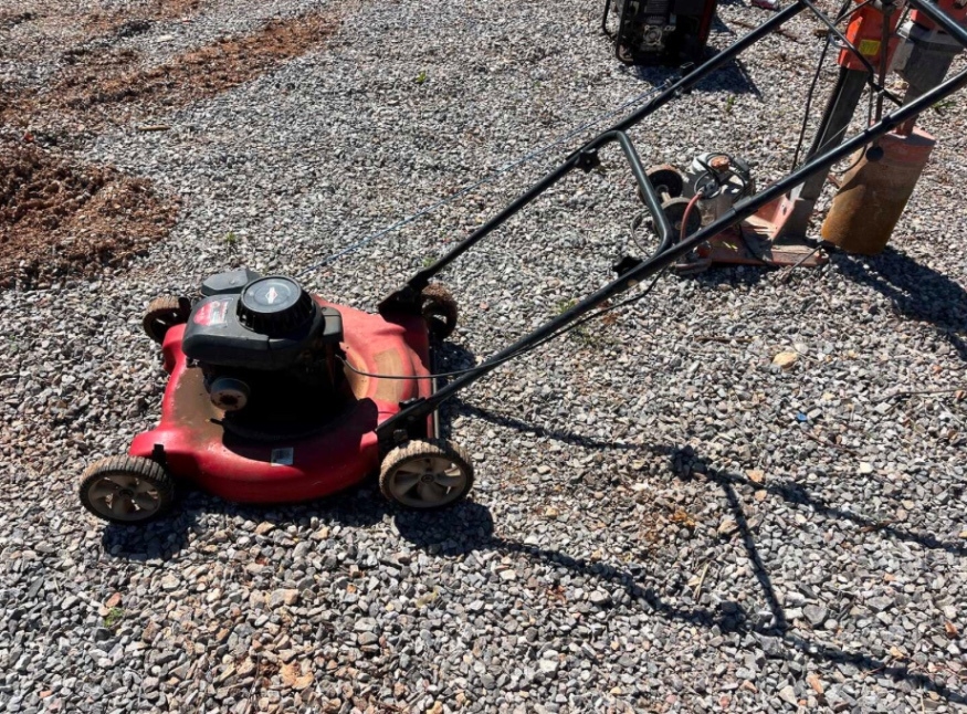 YARD MACHINES MOWER (A50854)