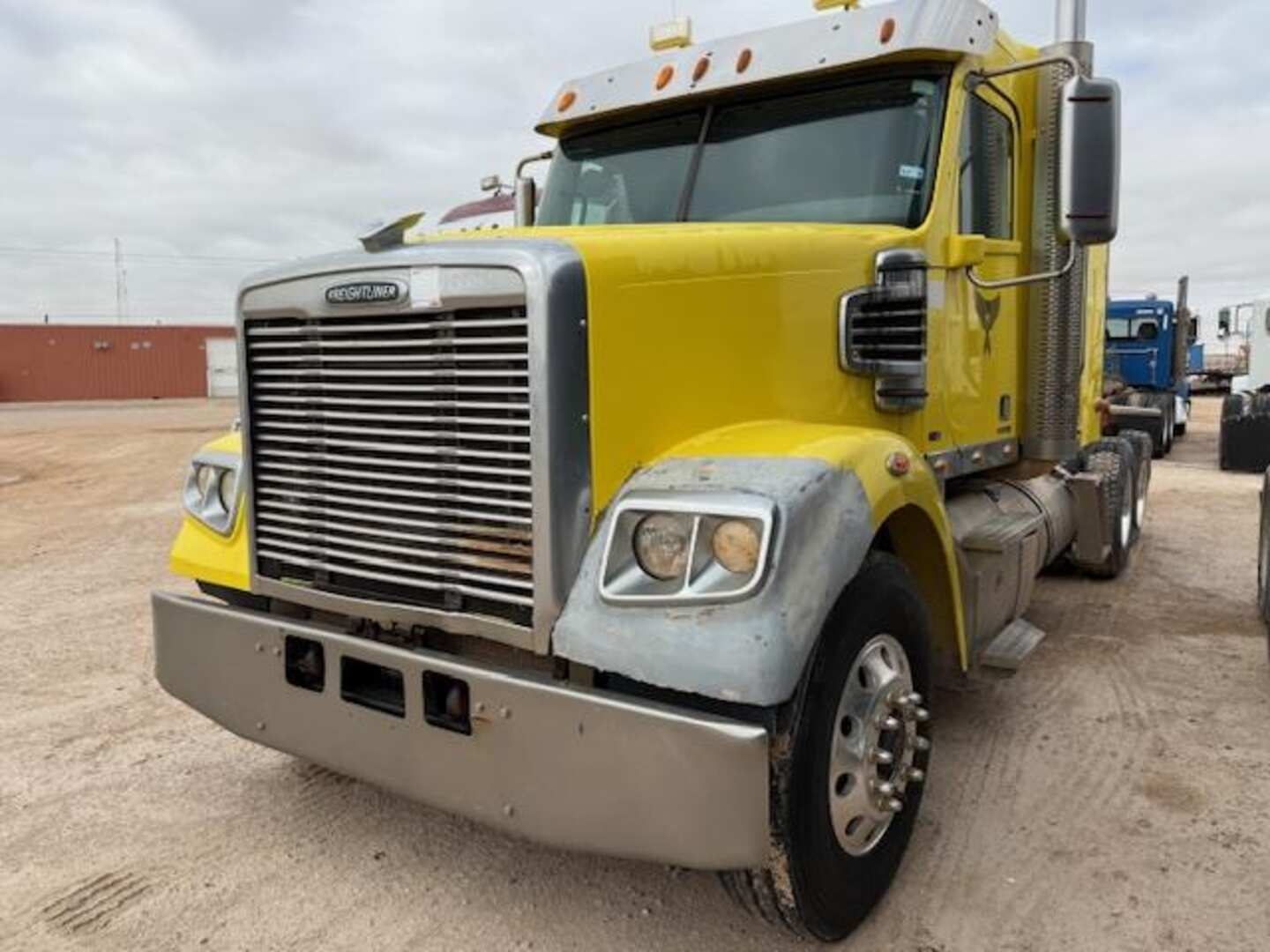 2011 FREIGHTLINER CORONADO (A55745)