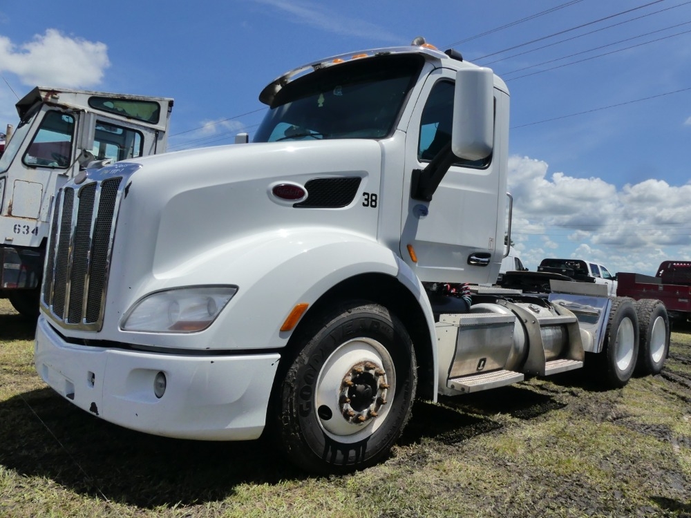 2015 Peterbilt 579 (A50120)