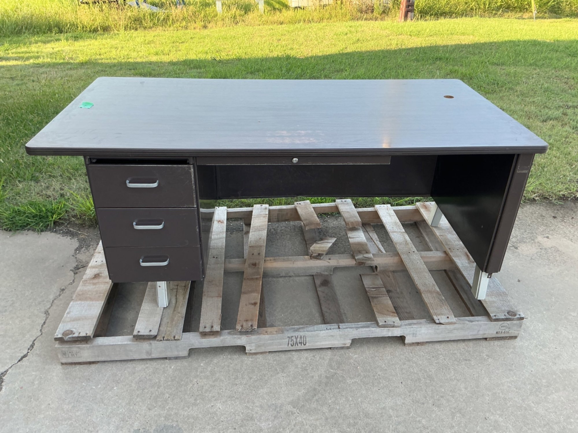 DESK (A53843)