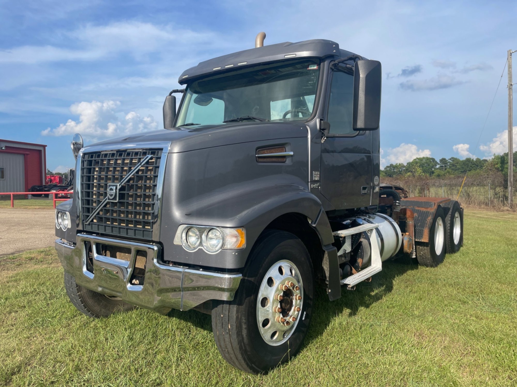 2014 VOLVO VHD (A50854)