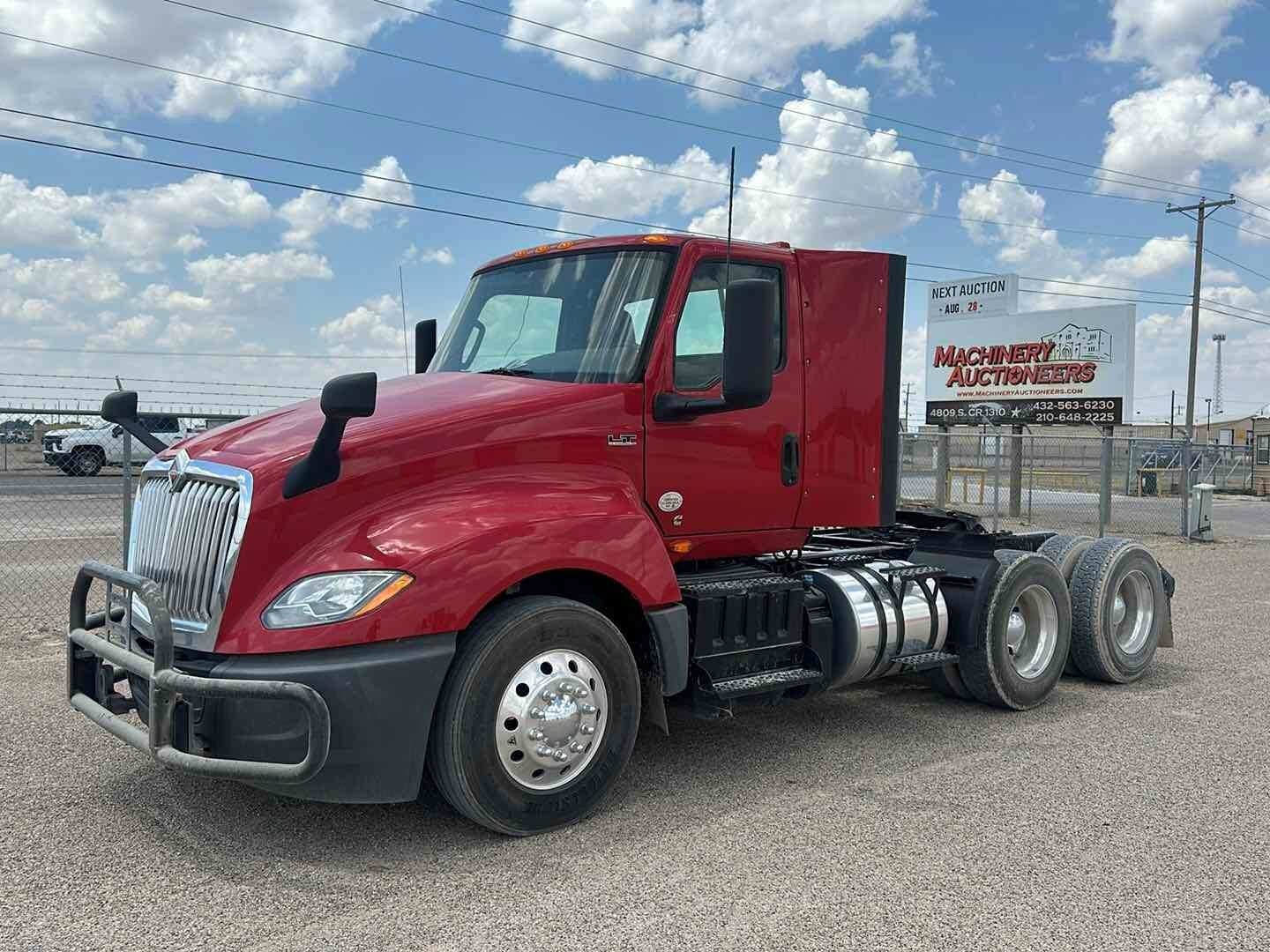 2020 INTERNATIONAL LT625 (A52472)