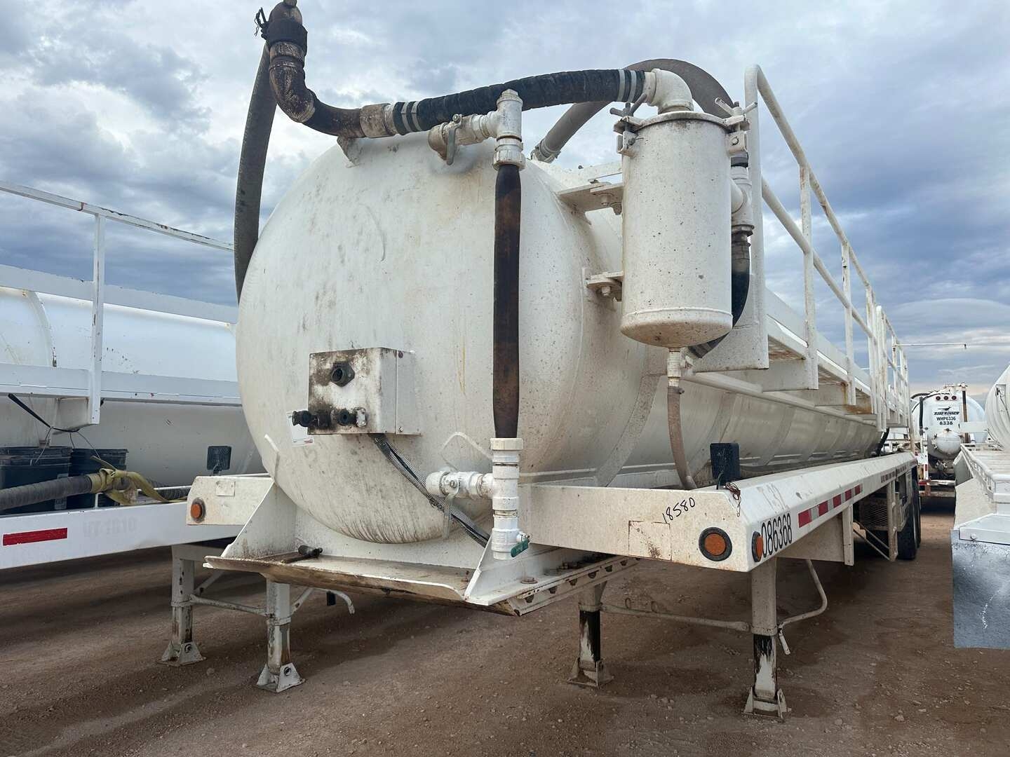 2011 DRAGON PRODUCTS 130BBL VACUUM TRAILER (A53843)