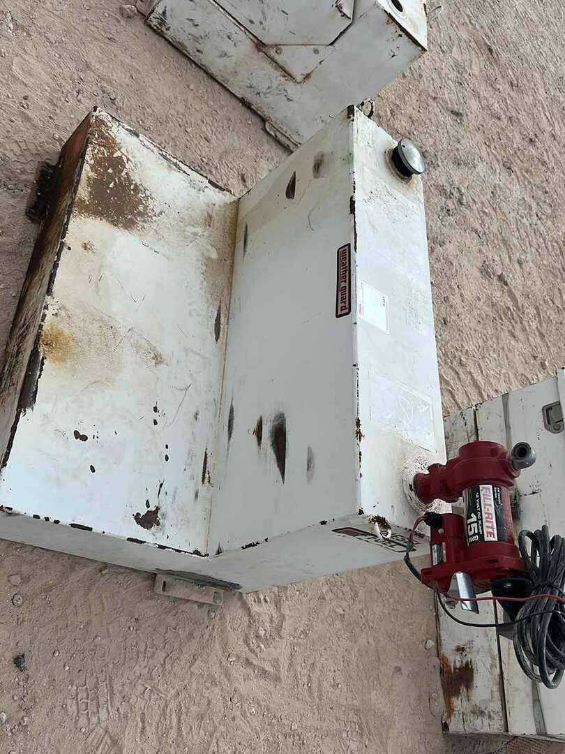 100 GAL FUEL TANK W/PUMP (A52472)
