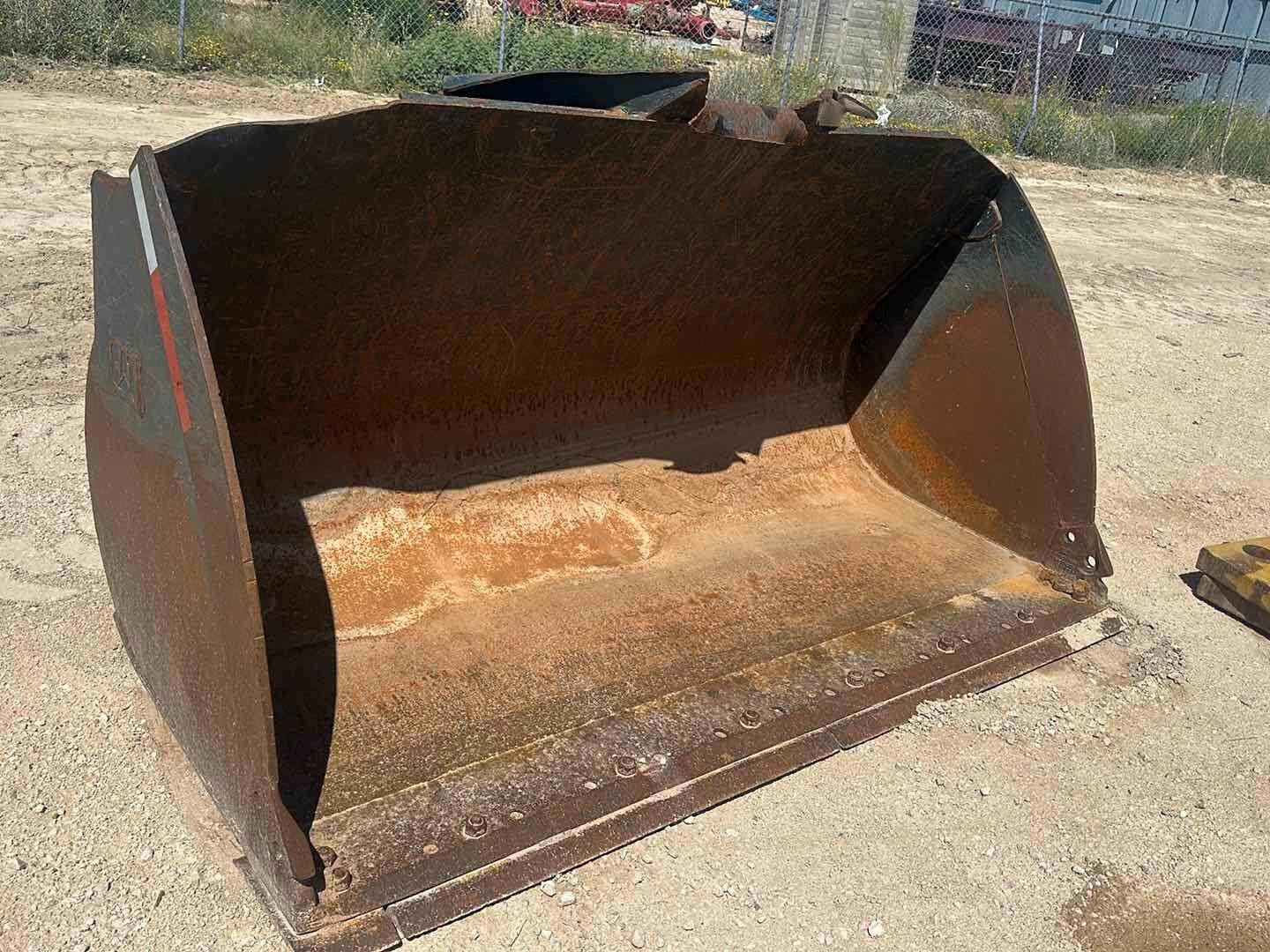 CAT BUCKET W/QUICK COUPLER ATTACHMENT (A53843)