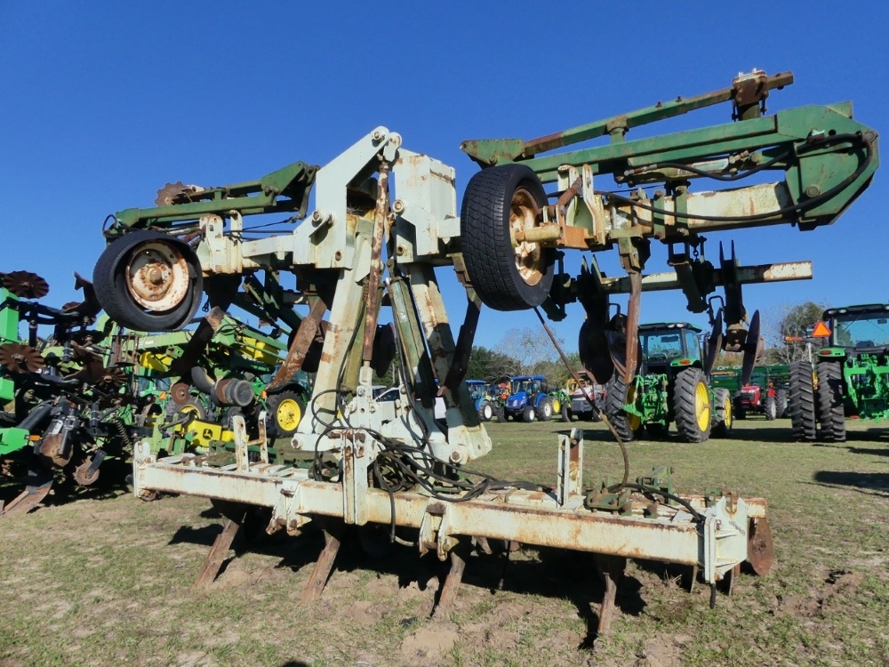 KMC 3pt 8 Row Ripper Bedder (A53317)