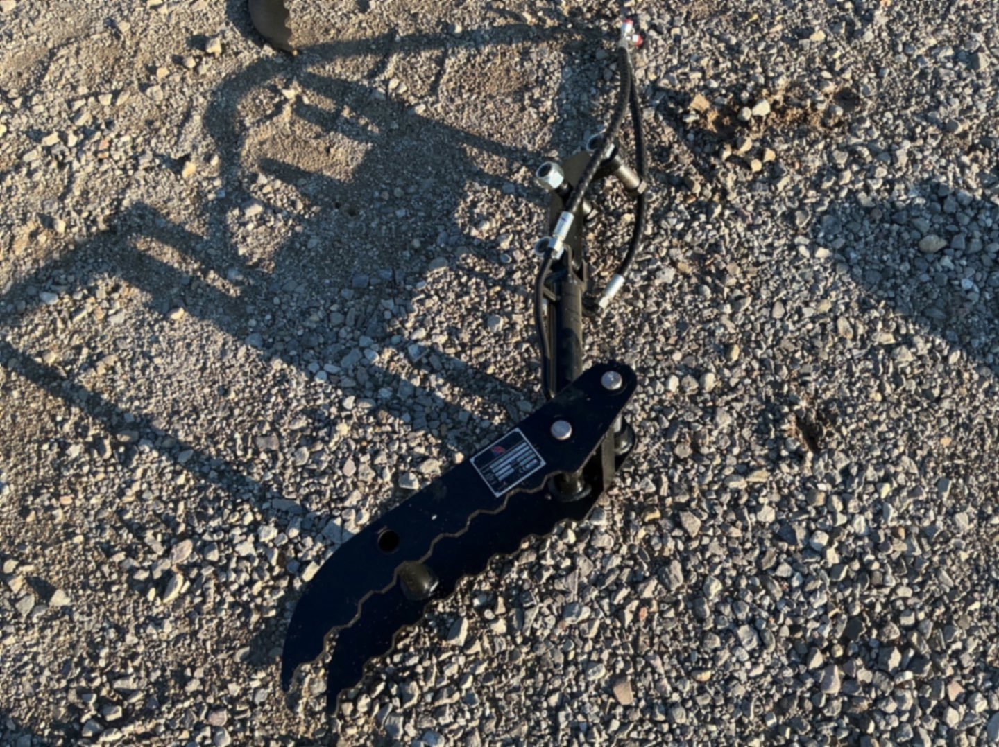 HYDRAULIC THUMB CLAMP FOR MINI EXCAVATOR (A58216)