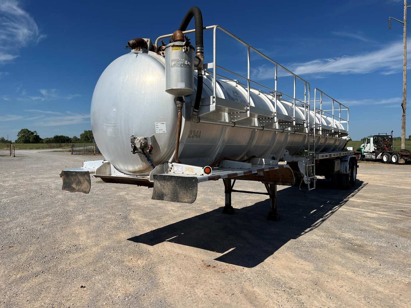 2017 TROXEL 150 BBL ALUMINUM VACUUM TRAILER (A53843)