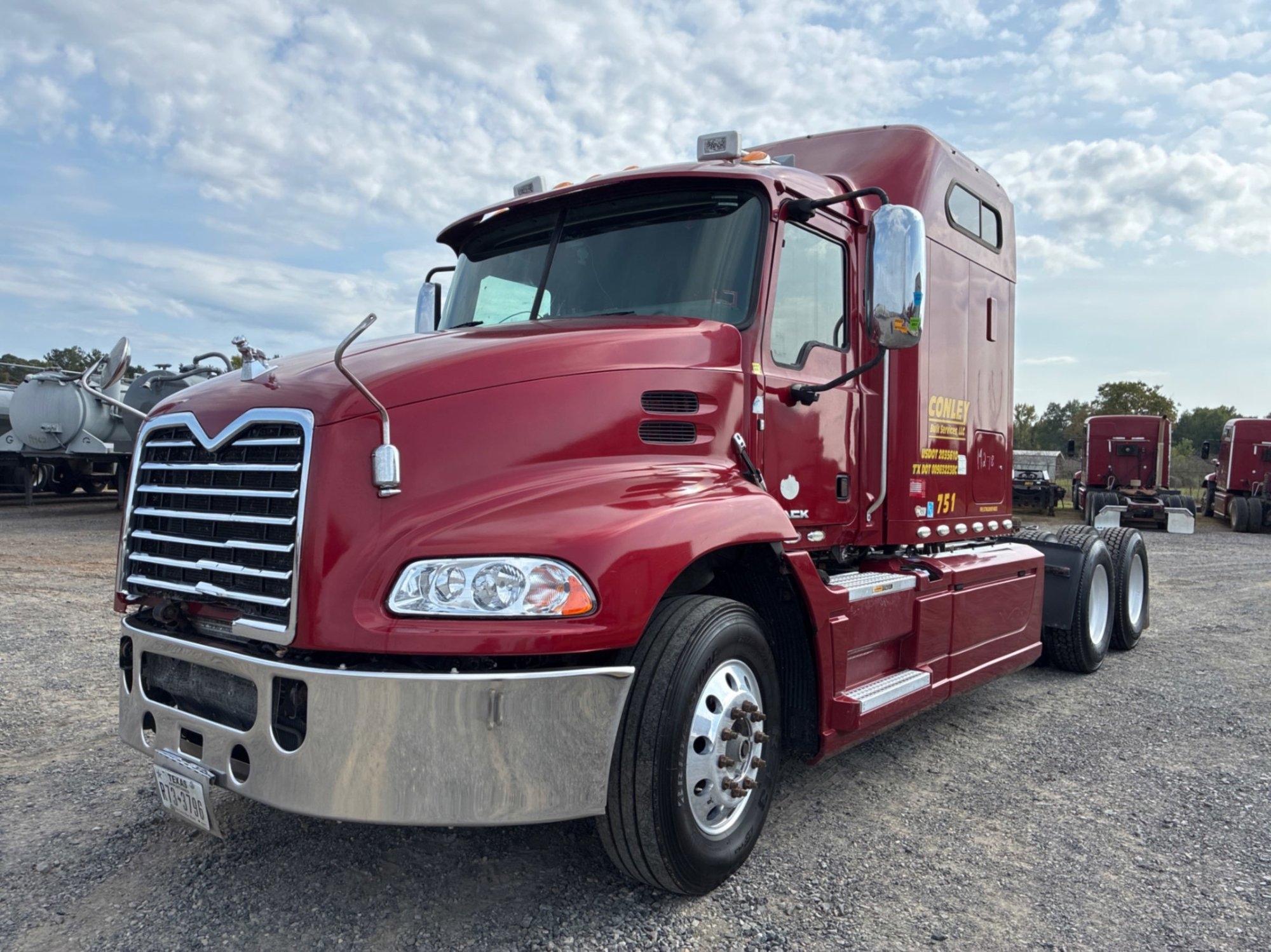 2016 MACK CXU613 MID-ROOF SLEEPER (A55745)