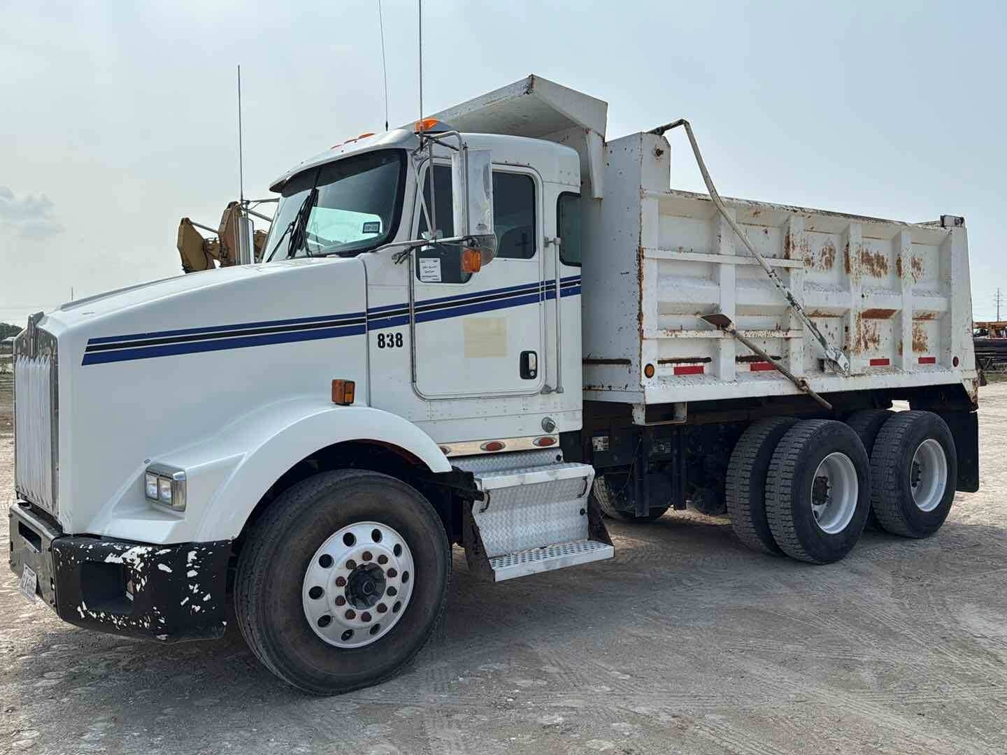 2007 KENWORTH T8 SERIES DUMP TRUCK (A47001)