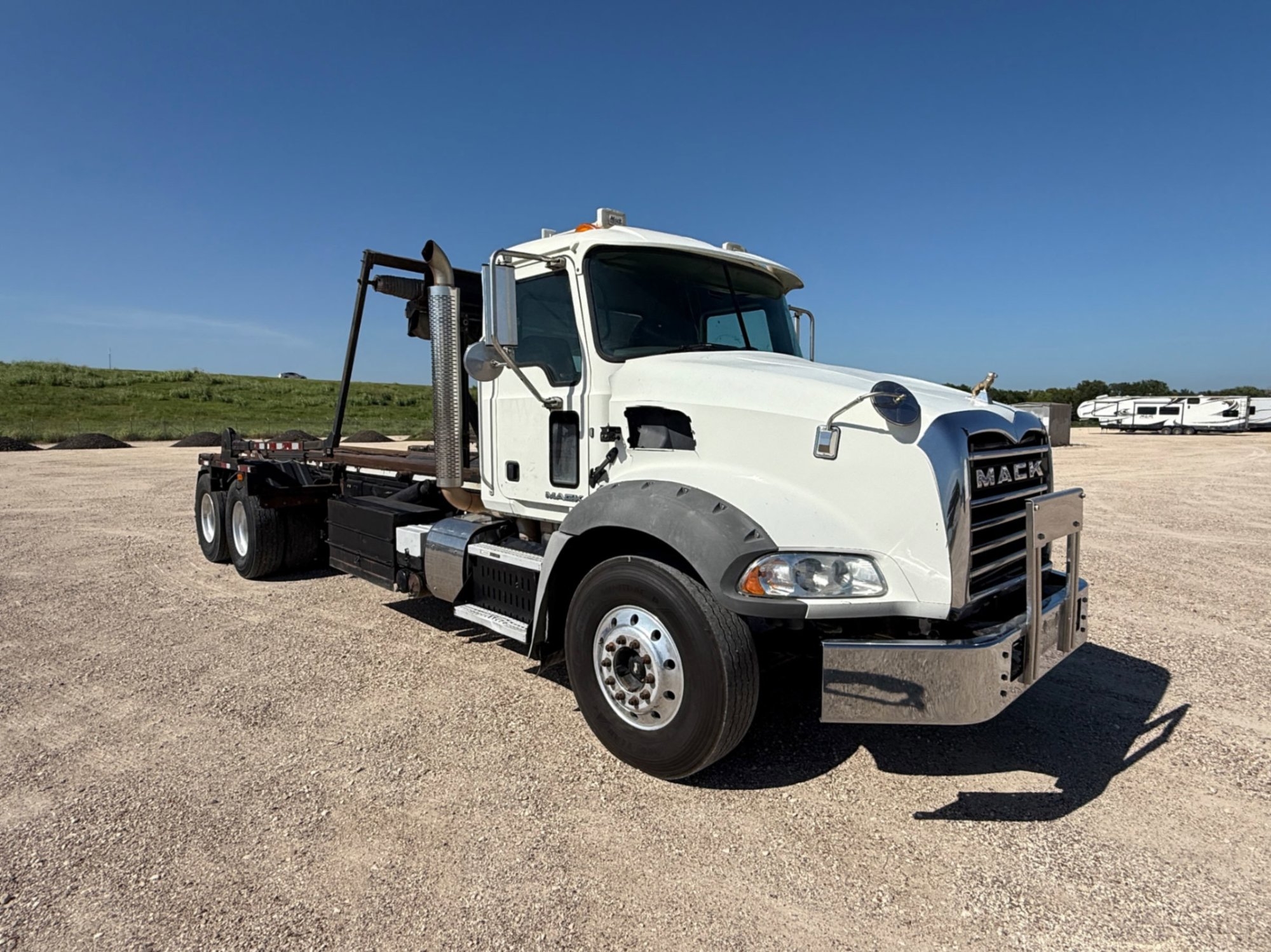 2013 MACK GU813 GRANITE ROLL OFF TRUCK (A50854)