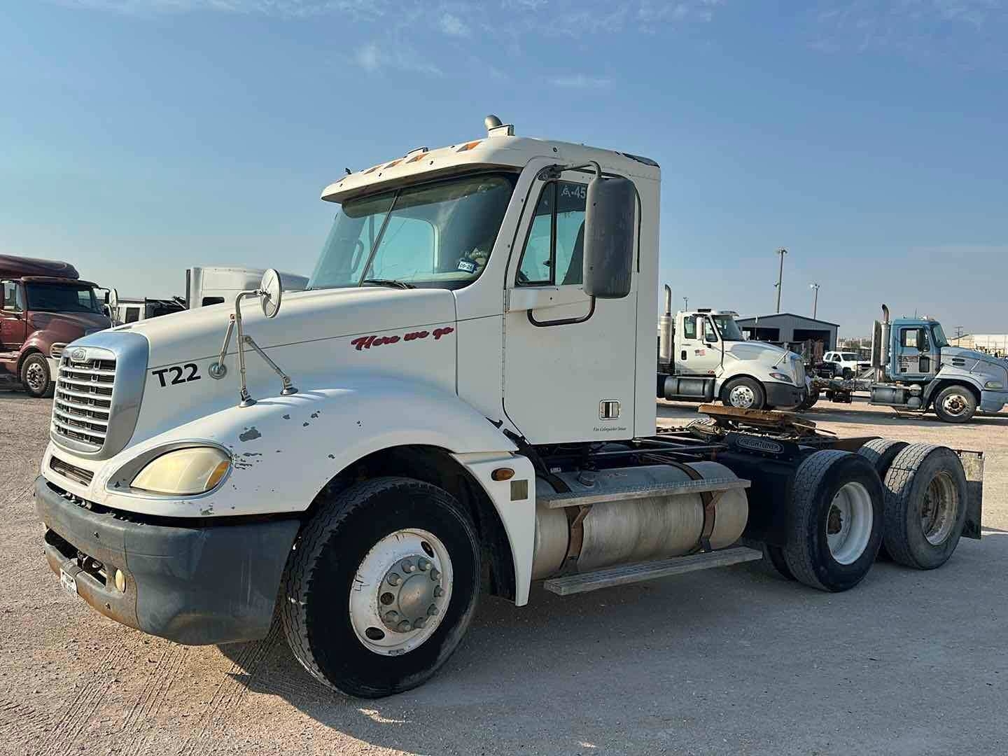 2004 FREIGHTLINER COLUMBIA (A52472)