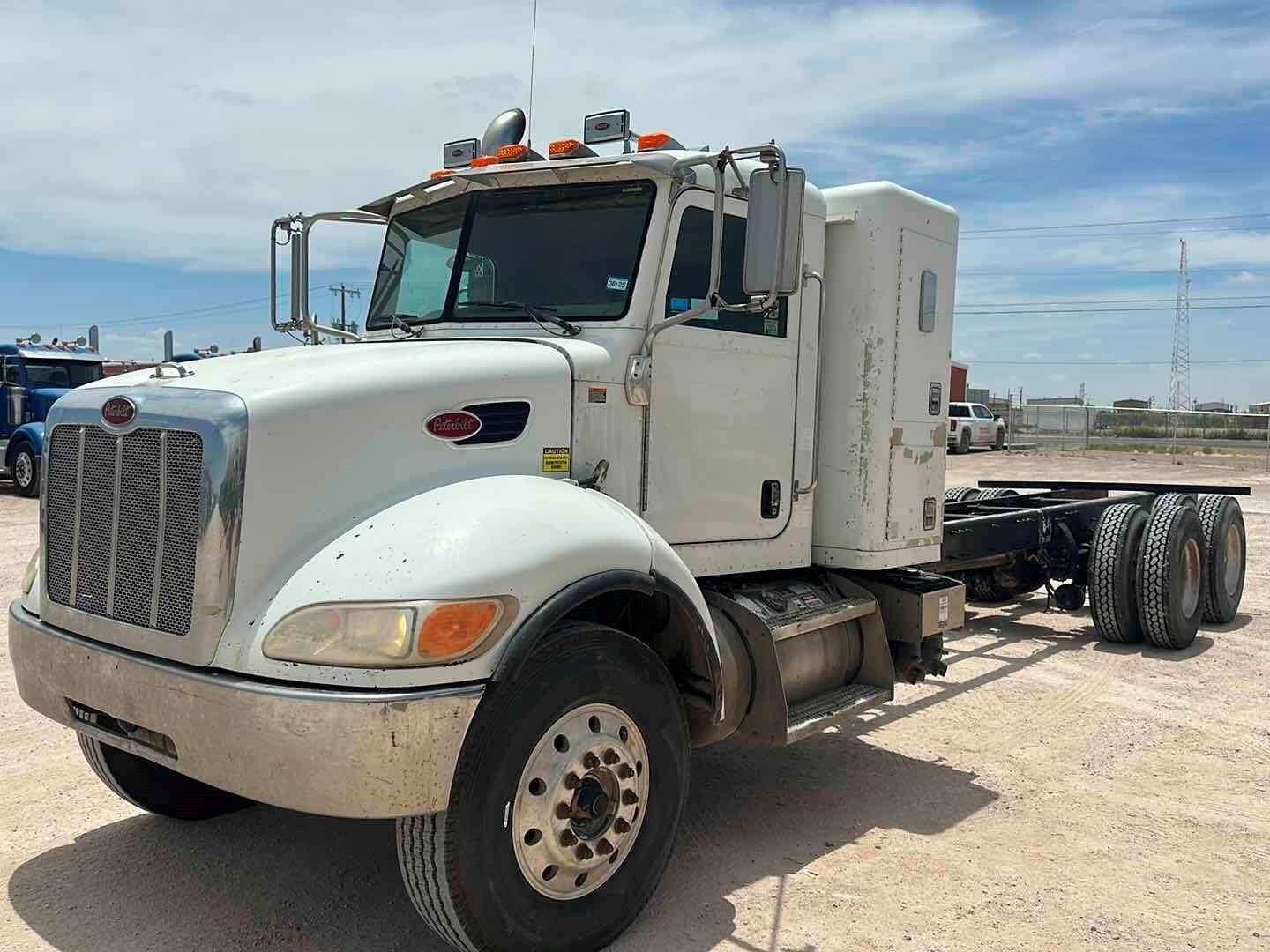 2009 PETERBILT 340 (A50854)