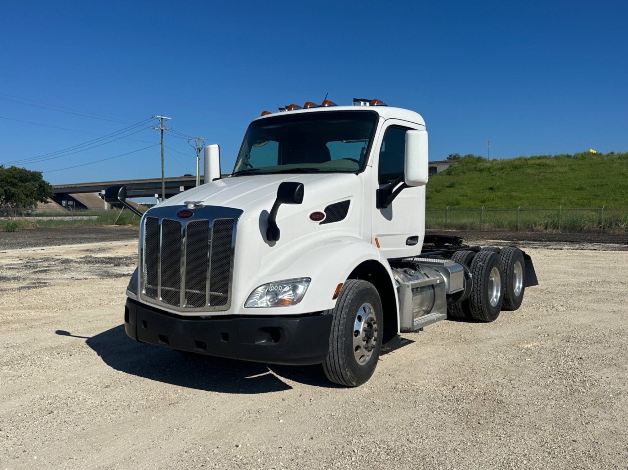 2022 PETERBILT 579 DAY CAB (A50854)