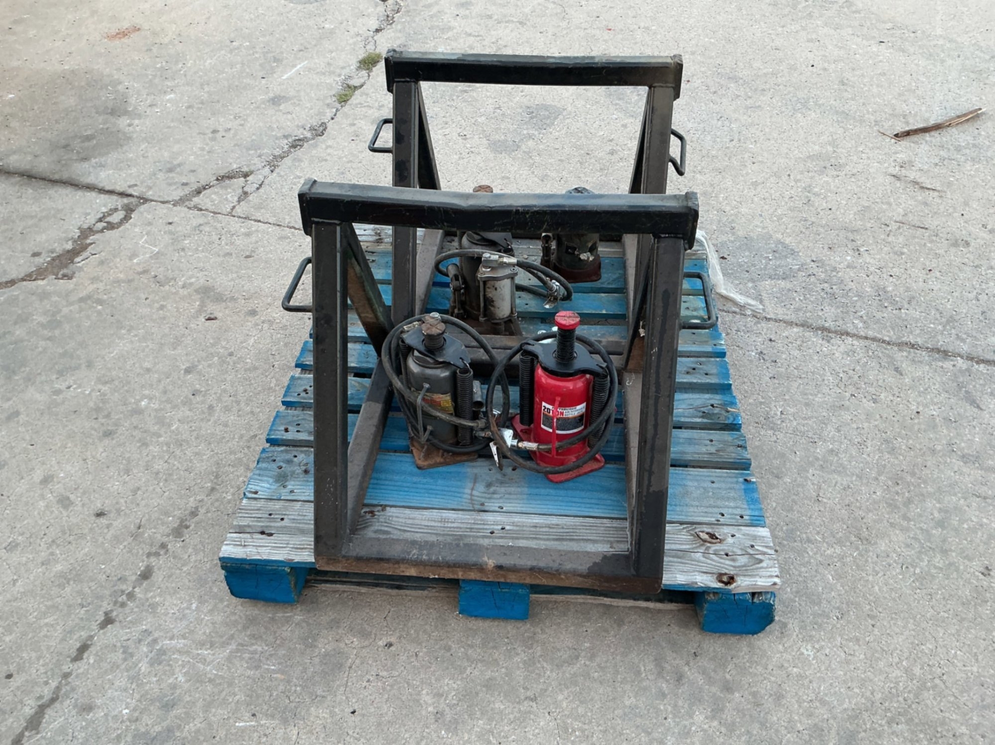 PALLET OF JACKS AND STANDS (A53843)