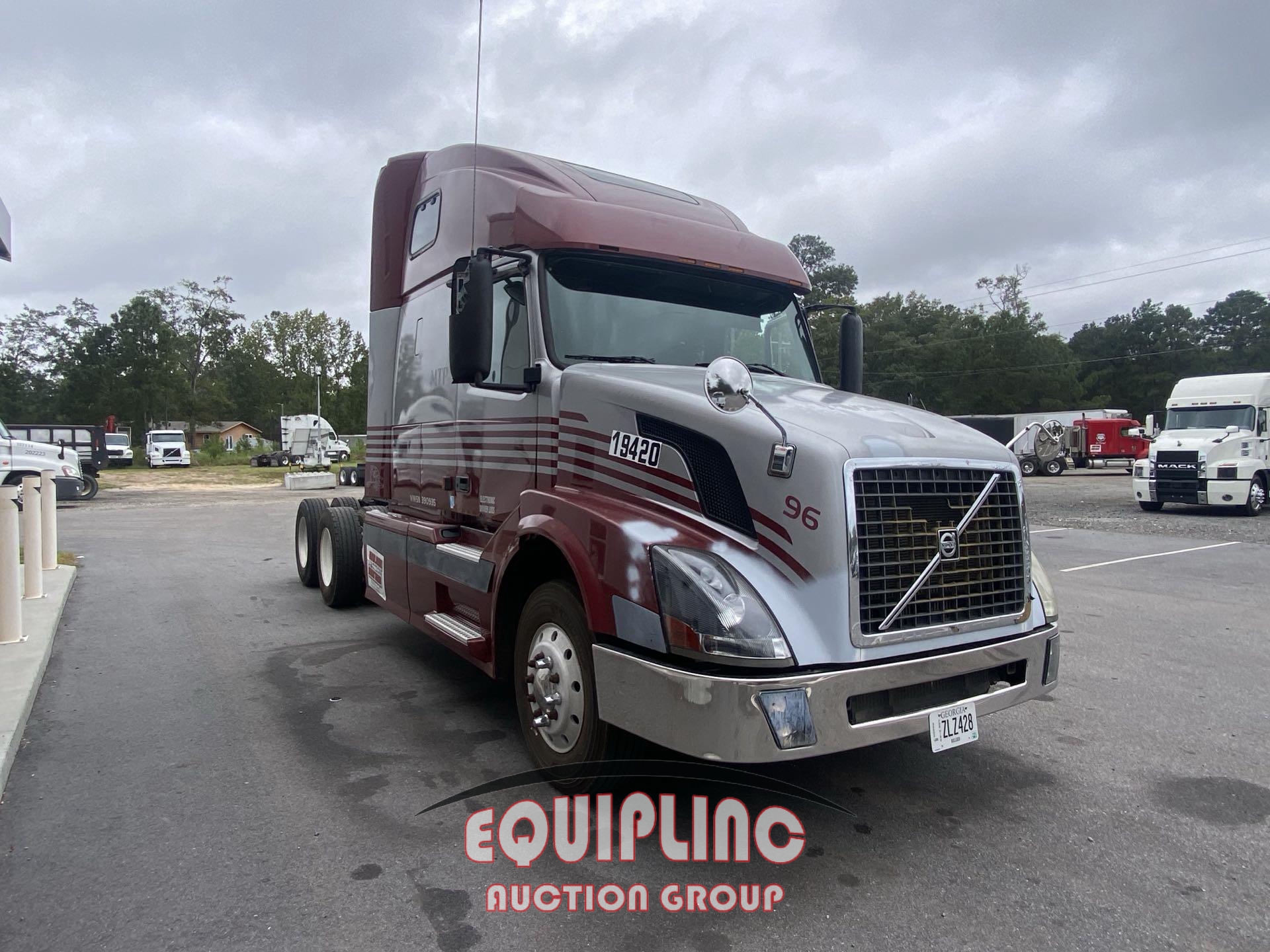 2005 VOLVO VNL SLEEPER (A54607)