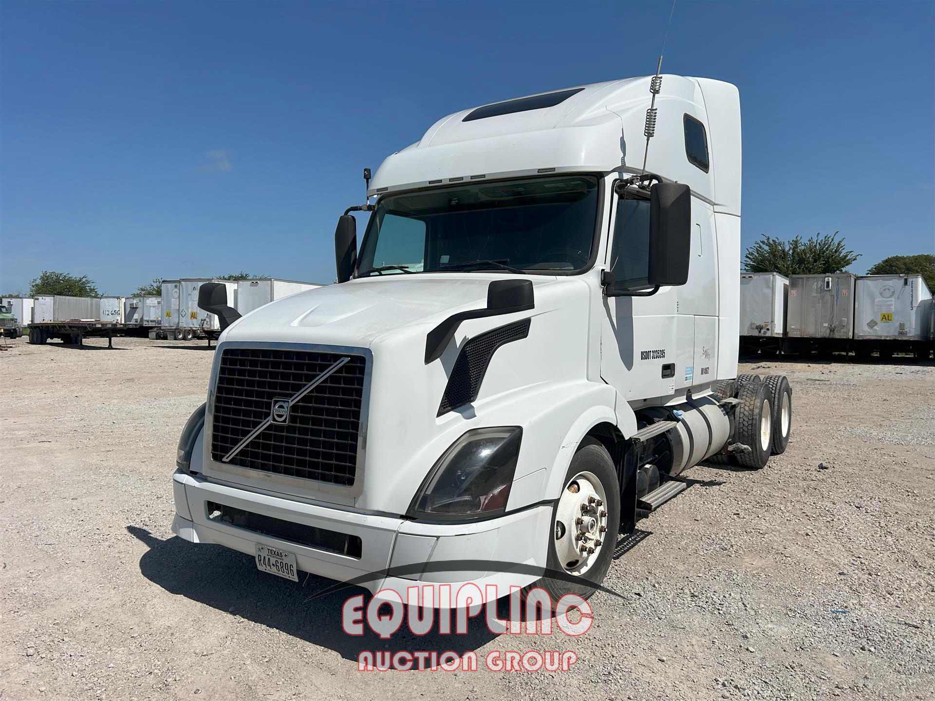 2013 VOLVO VNL64T670 TANDEM AXLE SLEEPER (A53426)