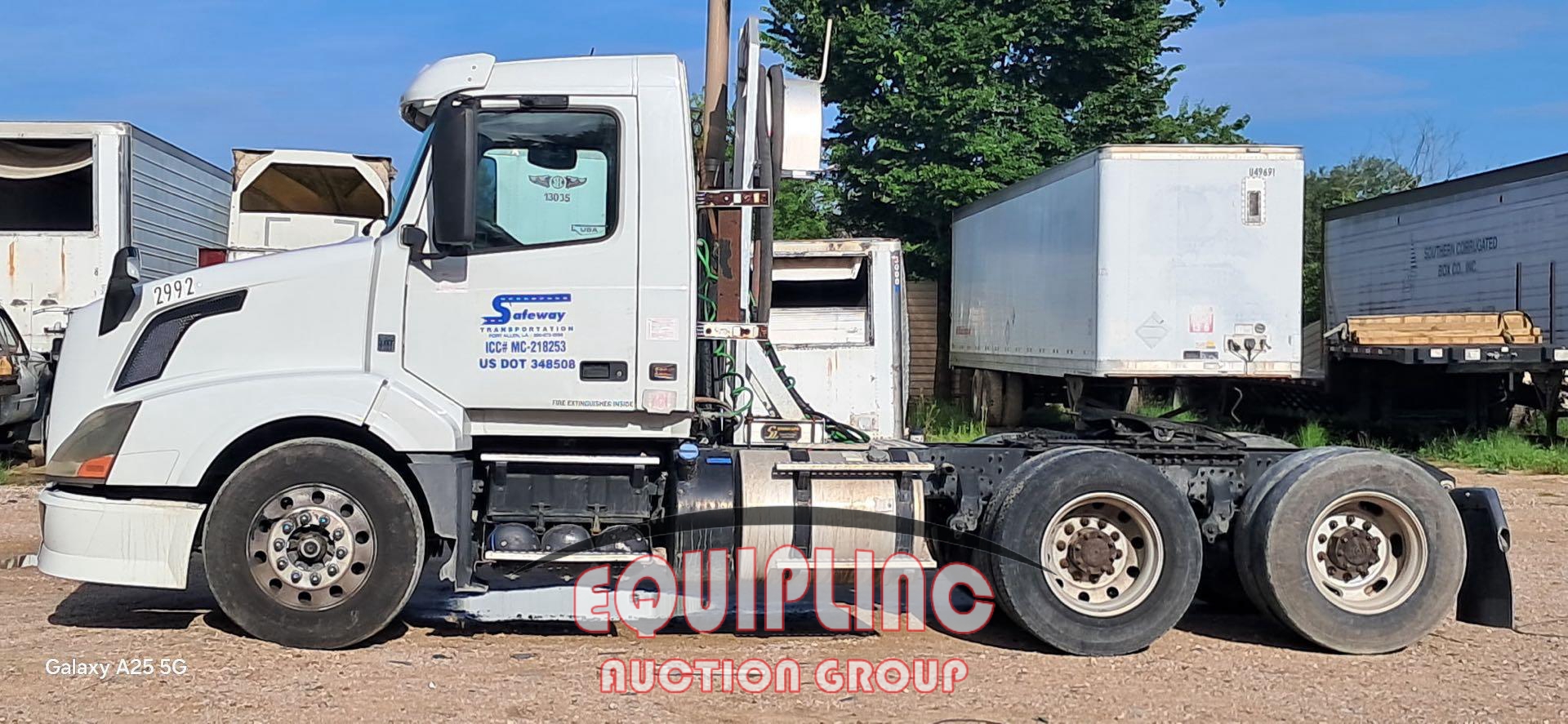 2015 VOLVO VNL TANDEM AXLE DAY CAB (A52576)