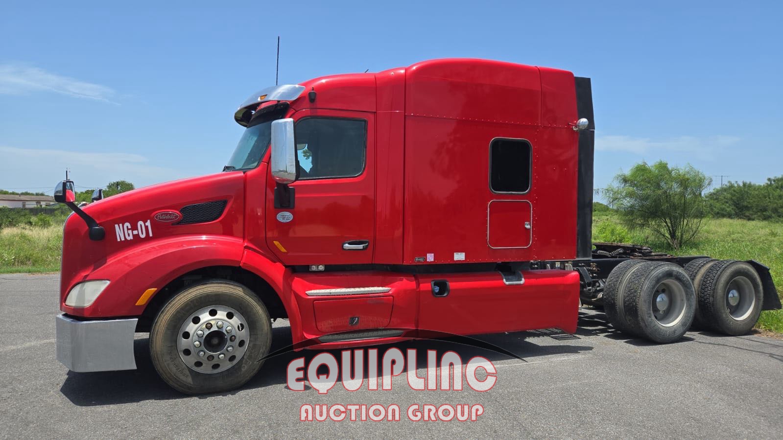 2017 PETERBILT 579 TANDEM AXLE SLEEPER (A51222)