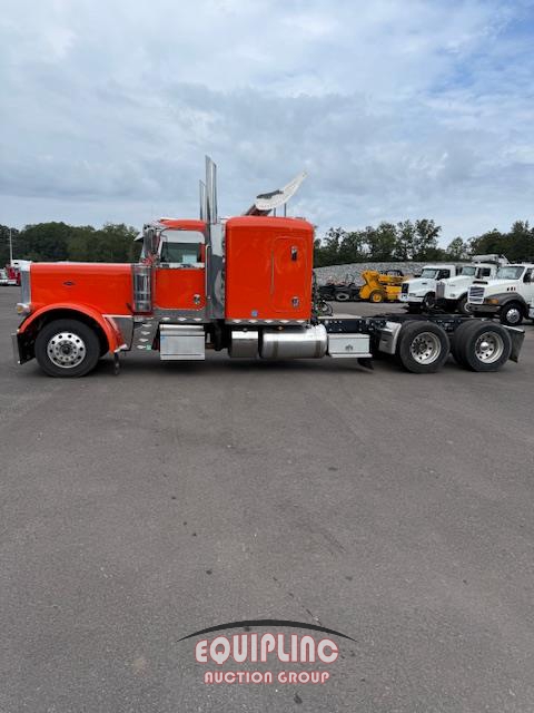 2023 PETERBILT 389 TANDEM AXLE SLEEPER (A53426)