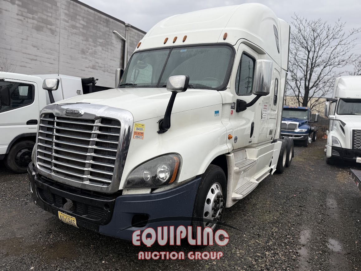 2017 FREIGHTLINER CASCADIA TANDEM AXLE SLEEPER (A51222)