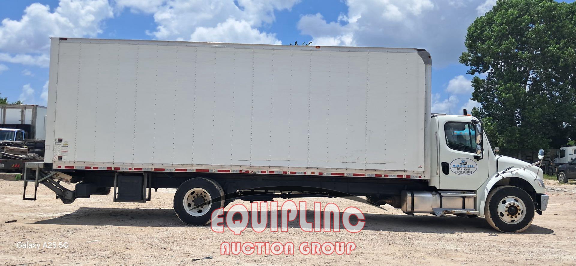 2021 FREIGHTLINER M2 26FT NON CDL BOX TRUCK (A52141)