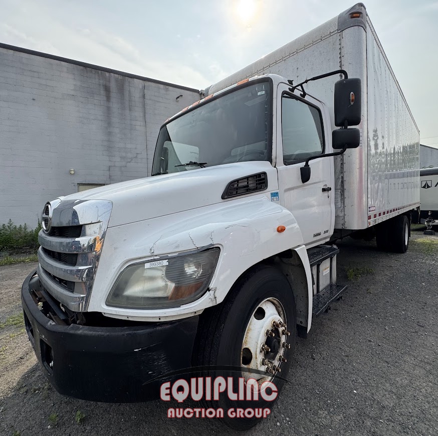 2016 HINO 268 26FT BOX TRUCK (A52141)