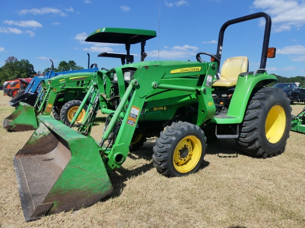 John Deere 3038E (A50123)