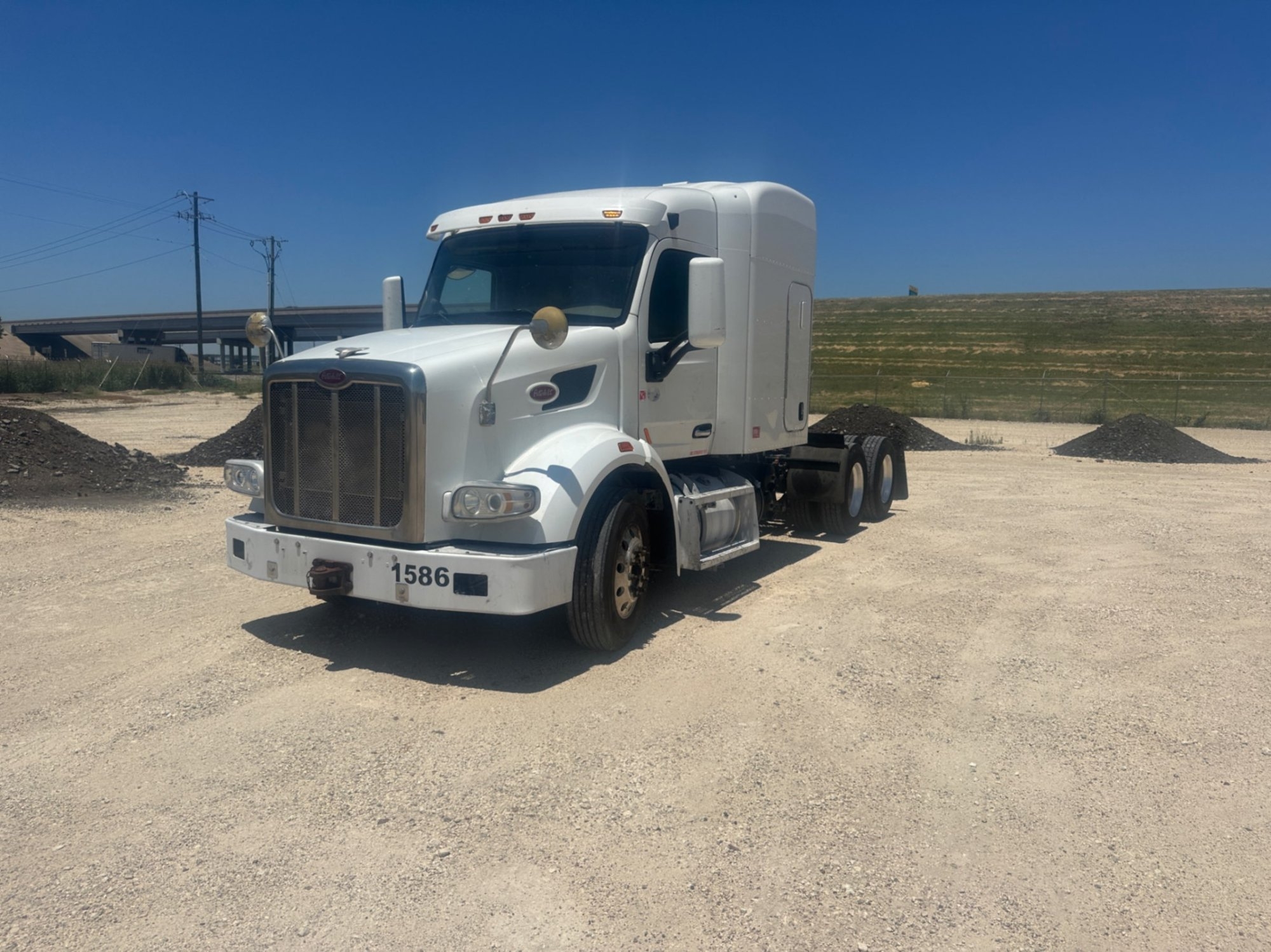 2015 PETERBILT 567 SLEEPER (A47001)