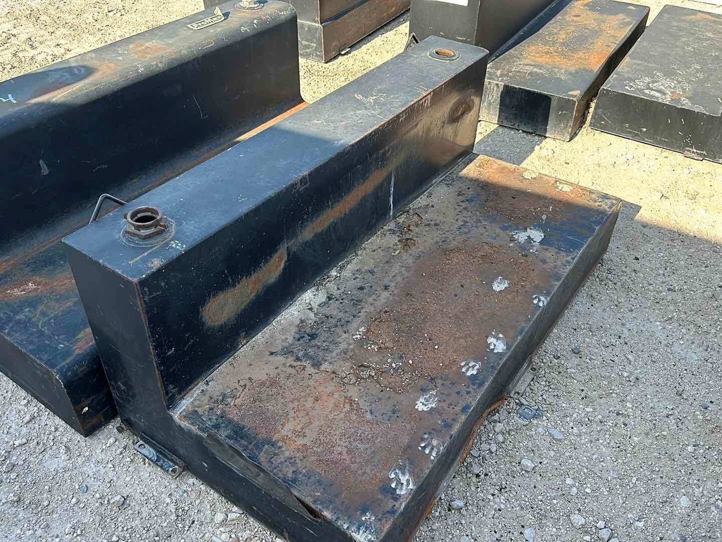 100 FUEL TANK (A53843)