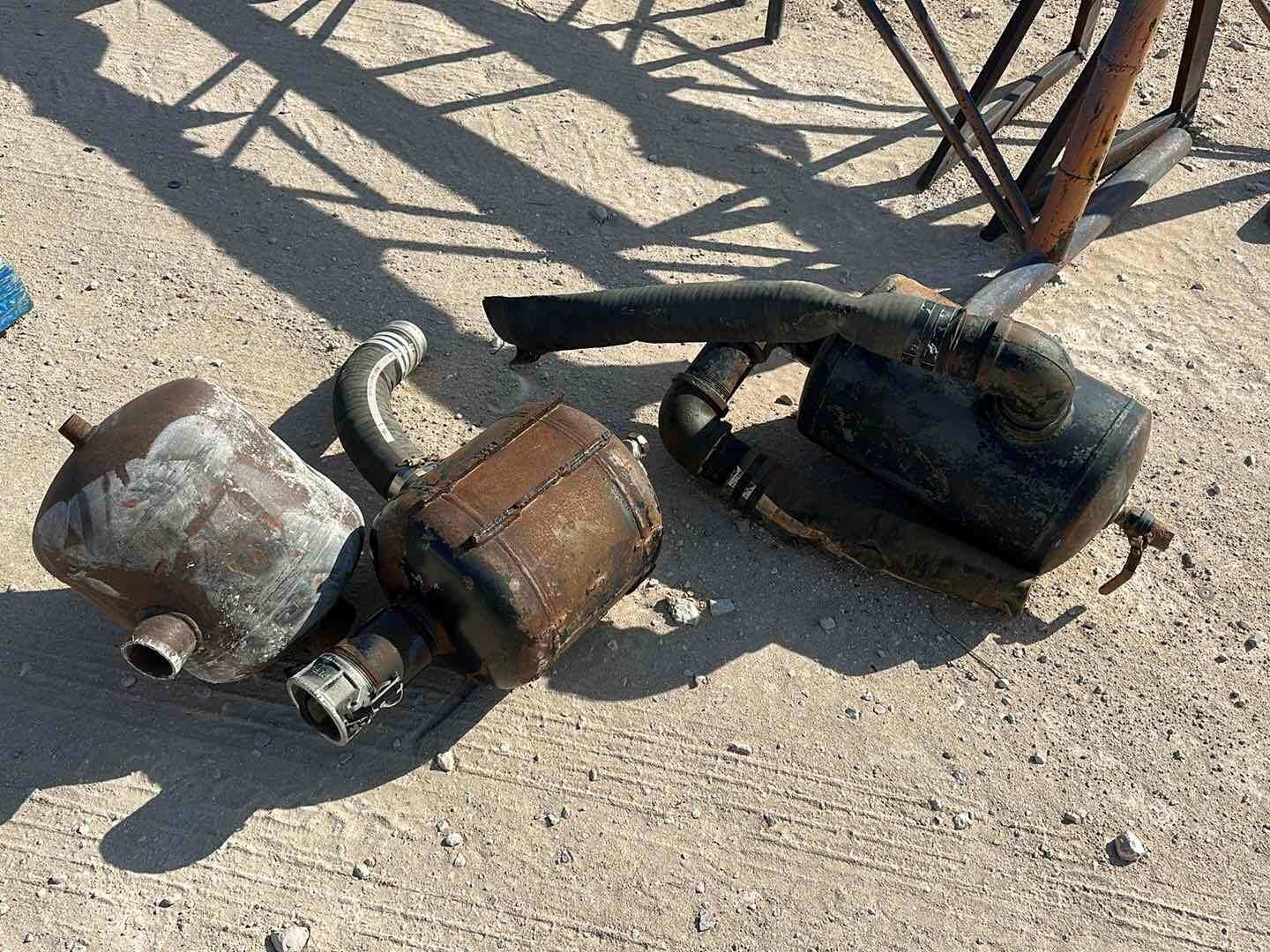 (3) VACUUM PUMP TANKS (A47001)