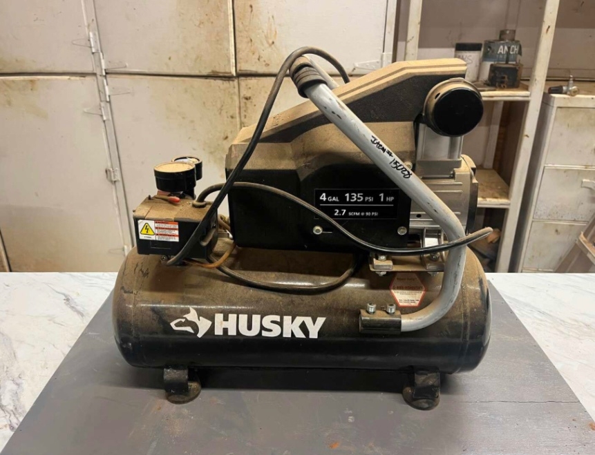HUSKY 135 PSI AIR COMPRESSOR (A50854)
