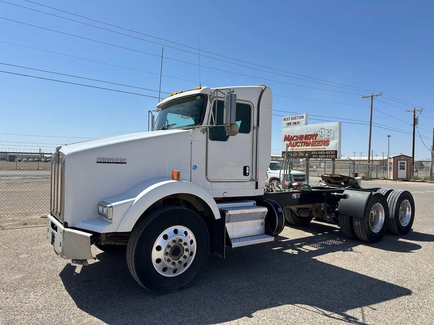 2020 KENWORTH T800 DAYCAB (A47001)