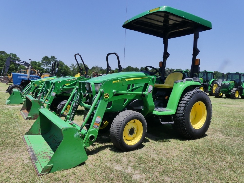 John Deere 3032E (A46443)