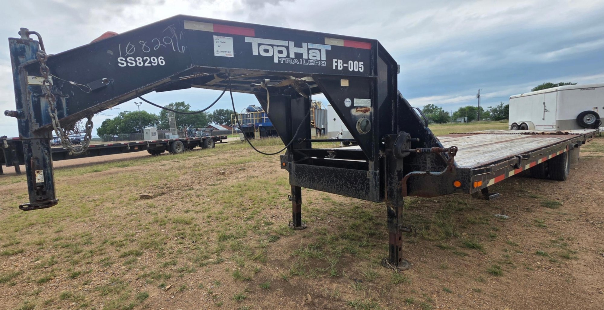 2011 TOP HAT TRAILER 30FT. GOOSENECK TRAILER (A47001)