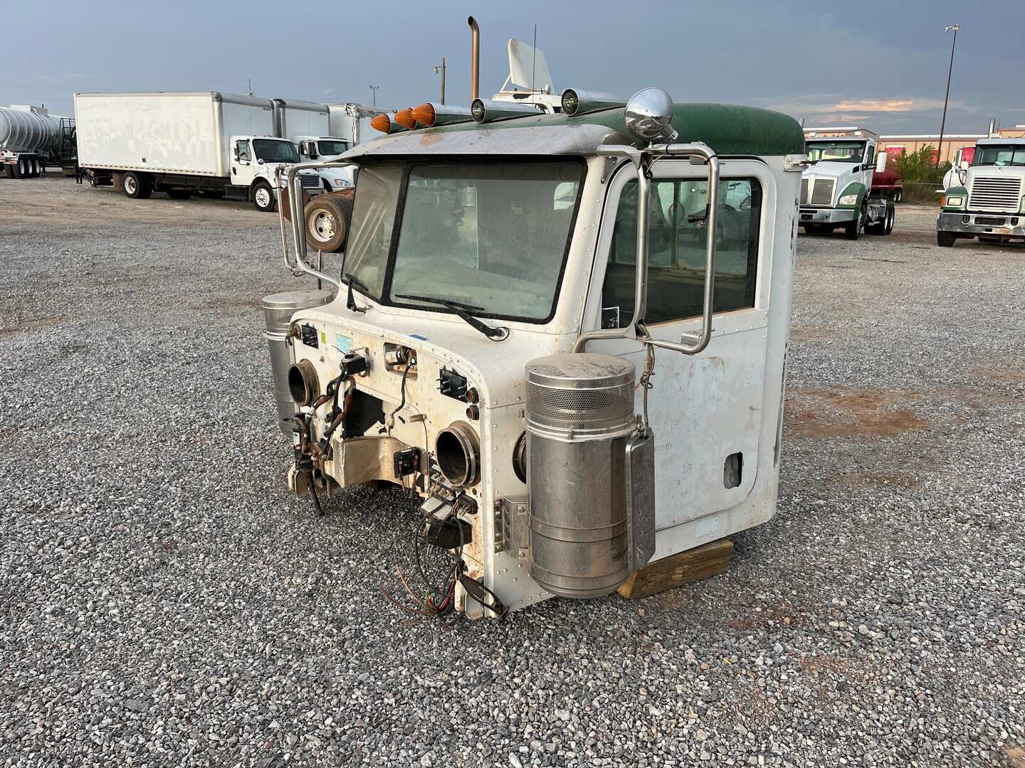 PETERBILT 388 CAB (A53843)