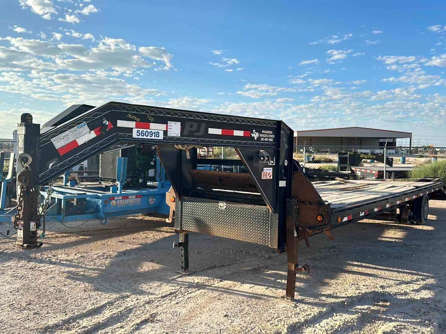 2014 PJ 24+6 T/A GOOSENECK (A50854)