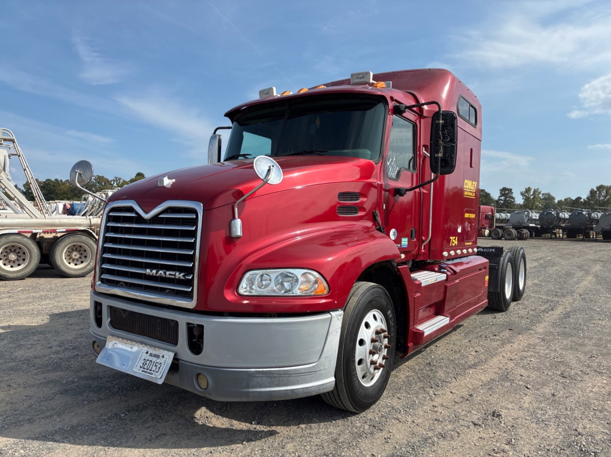 2016 MACK CXU613 MID-ROOF SLEEPER (A55745)