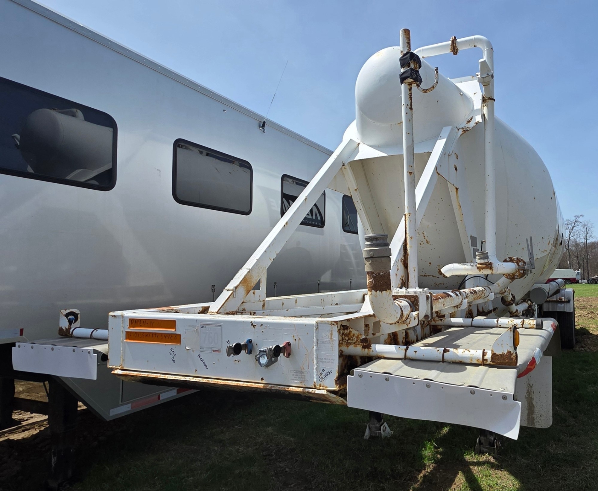 2015 EXA INDUSTRIAL PNEUMATIC TRAILER (A47001)