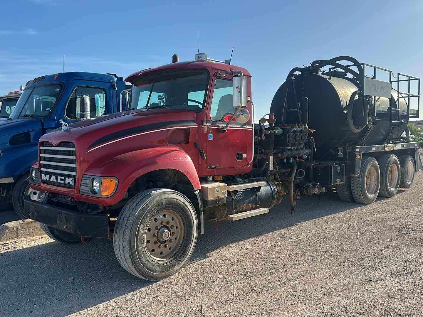 2006 MACK CV (GRANITE) BOB TAIL KILL TRUCK (A50854)