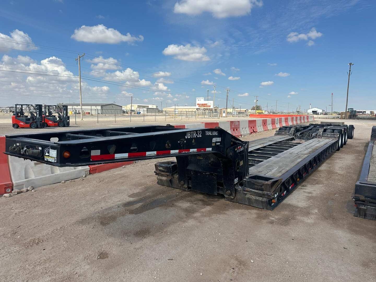 2014 TRAIL KING INDUSTRIES TRIAXLE RGN HG SERIES W/STINGER (A55745)
