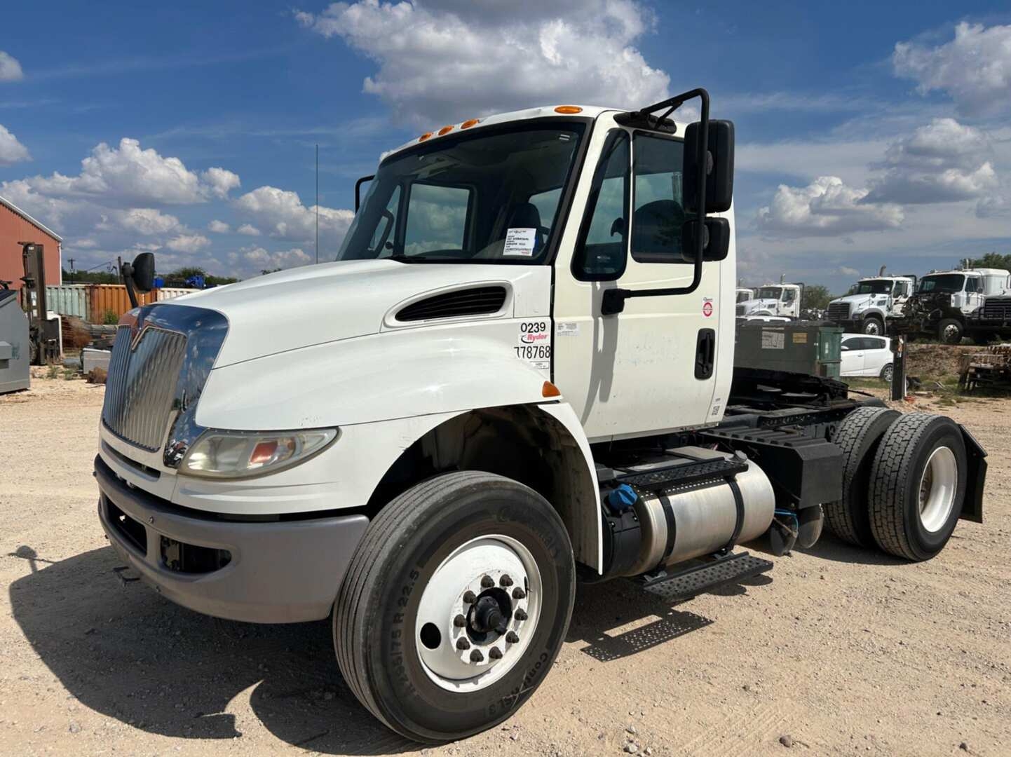 2017 INTERNATIONAL DURASTAR 4400 (A58214)