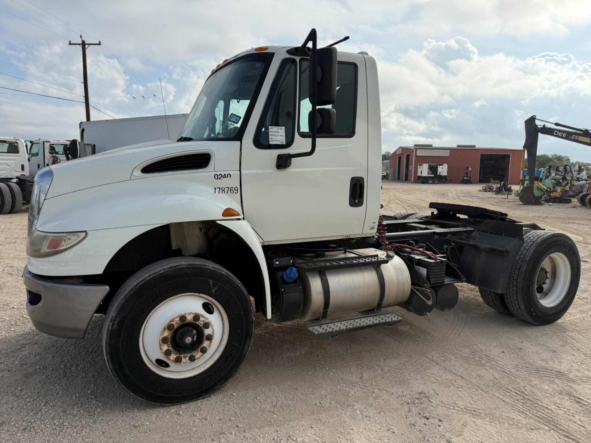 2017 INTERNATIONAL DURASTAR 4400 (A55745)