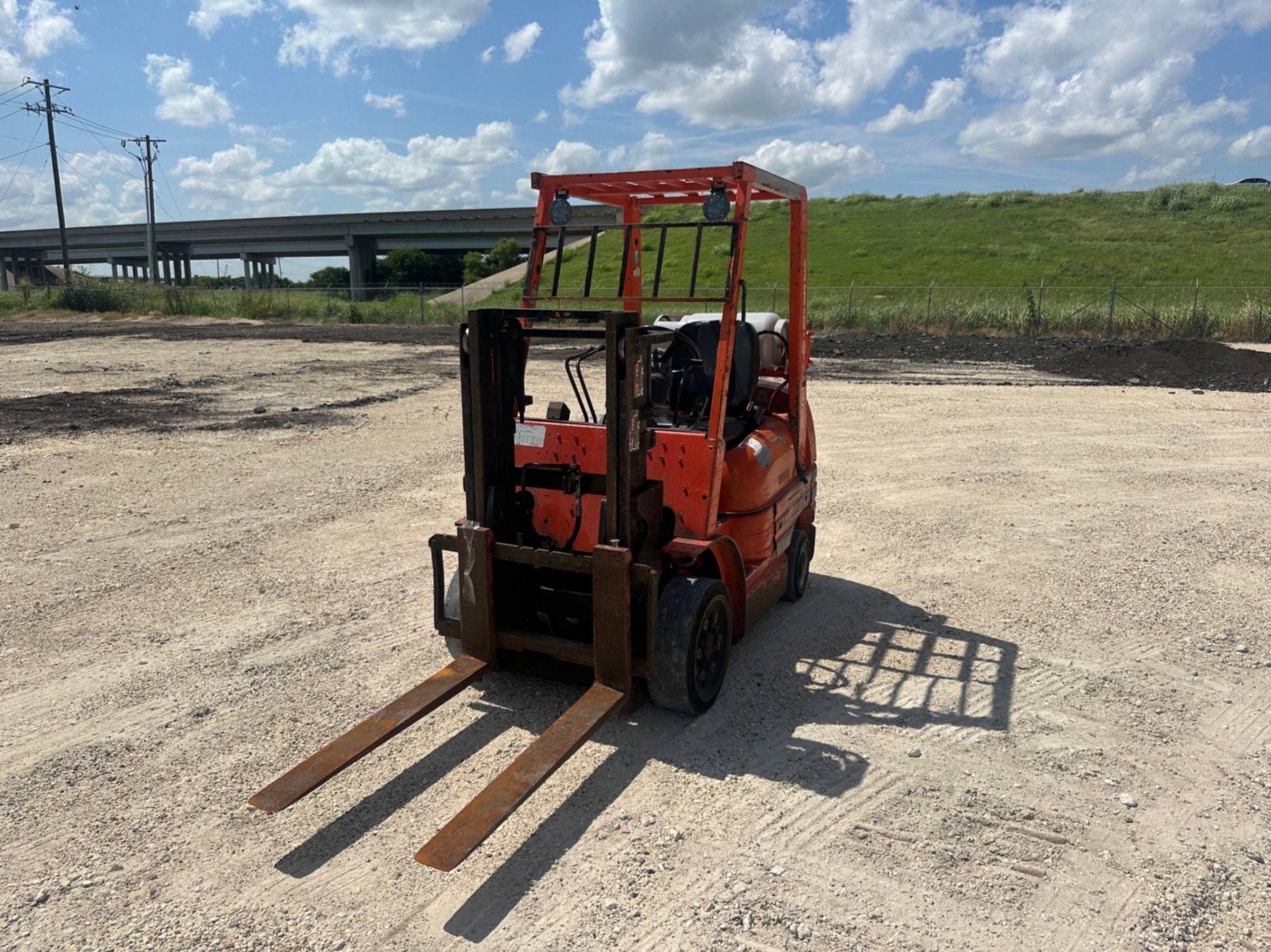 TOYOTA 42-6FGCU25 LP SIT DOWN FORKLIFT (A52472)