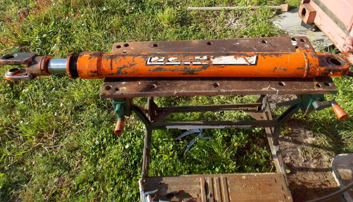 big hydraulic cylinder.jpg